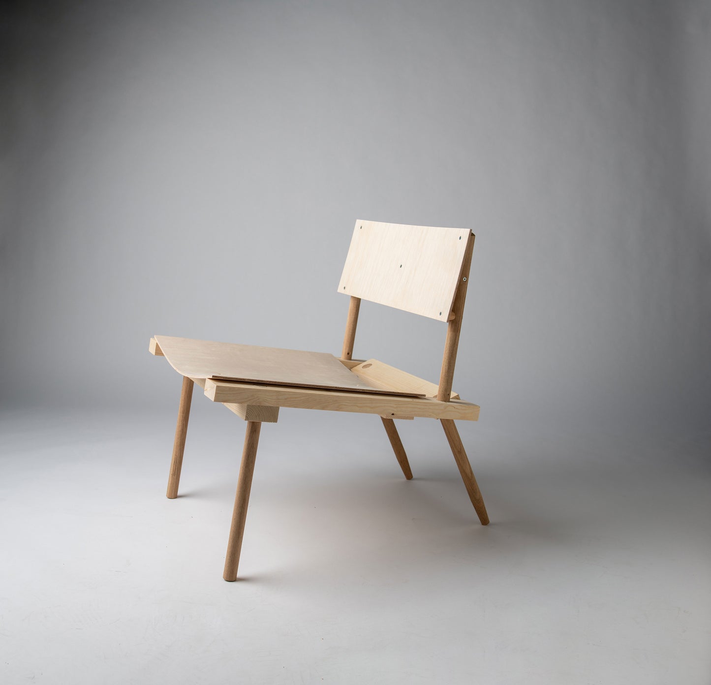 "Doe het Zelf" Lounge chair SHOW MODEL